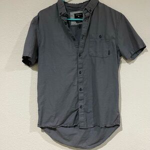 Quiksilver Men’s Shoreline Classic Modern Fit Short Sleeve Button Down Small